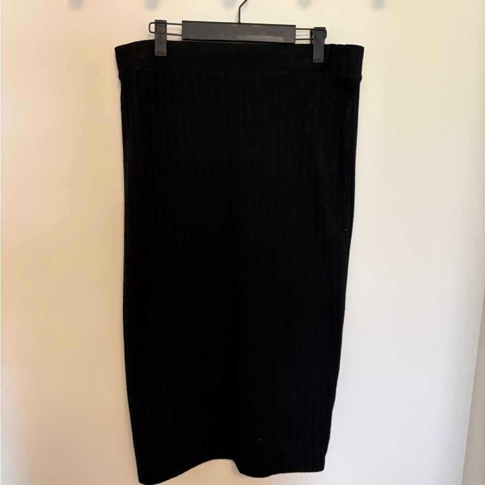 Universal Thread Black Midi Skirt